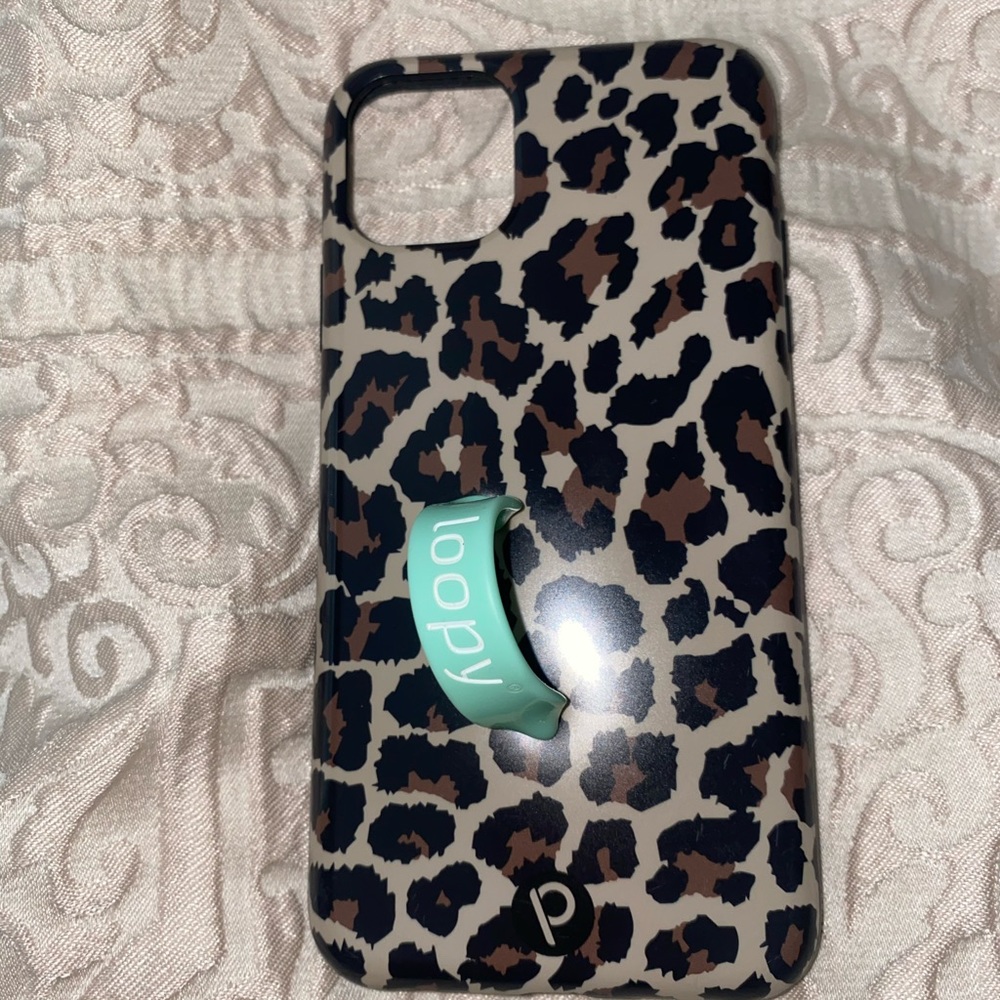 Leopard case with mint loop